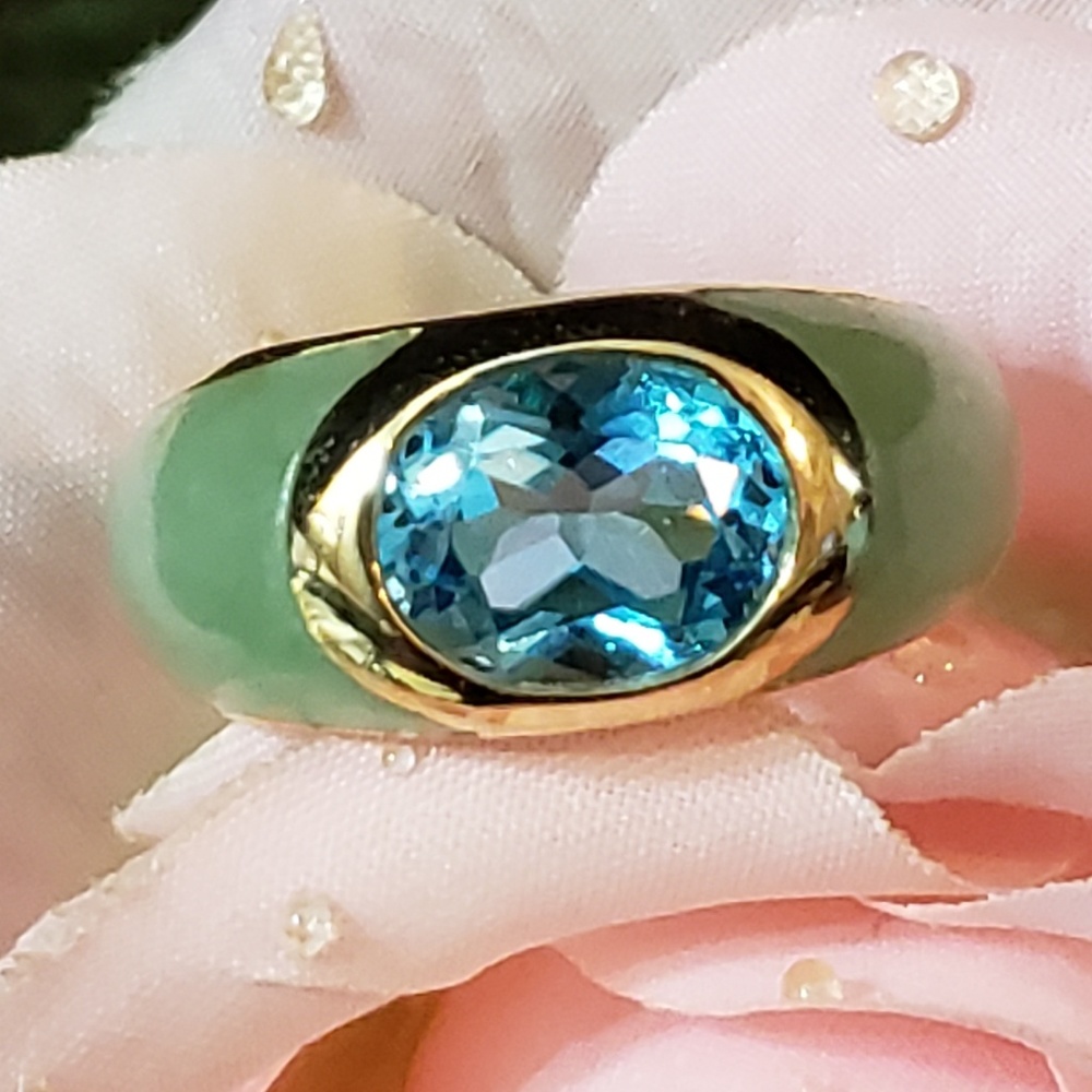 Beautiful! 14kt Y Gold, Green Jade & Blue Topaz